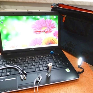 Toshiba A512 15" l 1TB SSD NUOVO l 16GB RAM NUOVO l Windows 11 HDMI USB3... - Foto 1 di 11