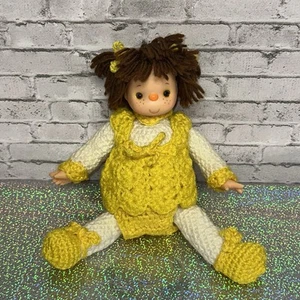 Vintage handgehäkelte Puppe mit gestricktem gelbem Kleid 11 Zoll groß gelb weiß - Bild 1 von 13