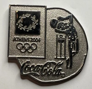 Prendedor Solapa Coca Cola Atenas Grecia Gimnasia Olímpica 2004 Plata Coca-Cola Souvenir - Imagen 1 de 10