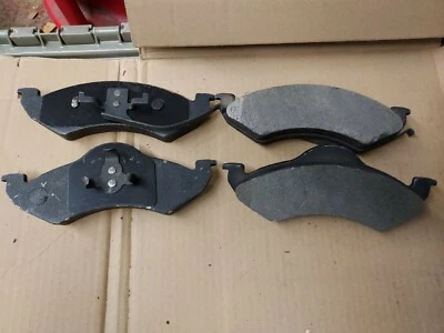 Frt DELCO Brake Pads DURA Stop 17-746 - Image 1 of 3