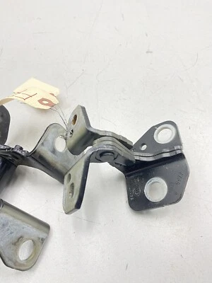 2017 - 2024 CHRYSLER PACIFICA FRONT RIGHT DOOR UPPER & LOWER HINGE OEM BLACK_PXR - Image 1 of 4