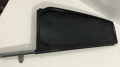 PUERTA TRASERA DERECHA VENTANA PEQUEÑA CRISTAL LAND ROVER LR3 LR4 2005 05 06 07 08 09 10 11 Foto 1 de 4