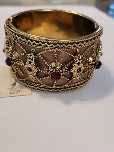 Nuevo Brazalete Macys Tono Dorado Con Cristal - Imagen 1 de 5
