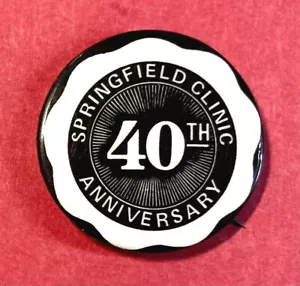 Pinback vintage 1979 Springfield Clinic 40 aniversario/Illinois - Imagen 1 de 3