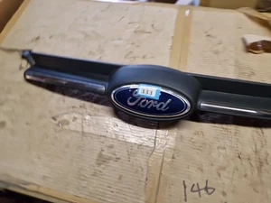 2011 - 2014 FORD FOCUS MK3 PRE FACELIFT FRONT GRILL & BADGE - Picture 1 of 5
