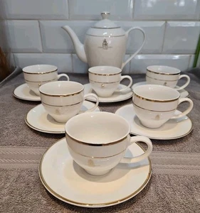 Juego de té Queen Elizabeth Golden Jubilee 6 tazas y platillos 1 tetera - Imagen 1 de 17