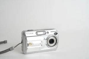 Fujifilm Finepix A340 4MP Compact Digital Camera 00s Y2K TESTED WORKING - Picture 1 of 8