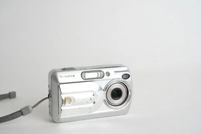 Fujifilm Finepix A340 4MP Compact Digital Camera 00s Y2K TESTED WORKING - Image 1 of 4