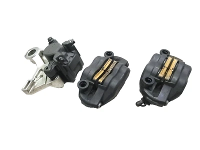 04 05 Pinza de freno delantera y trasera Honda CBR 1000RR 3 piezas OEM 12 k millas Foto 1 de 4