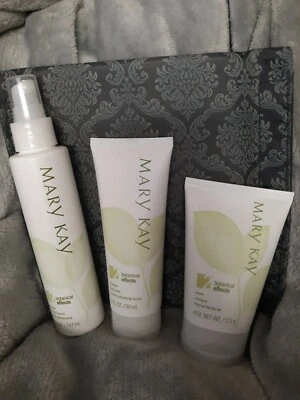 Mary Kay Botanical Effects 2 Freshen Hydrate Mask for Normal Sensitive Skin  - Image 1 of 4
