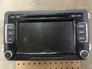 VW Jetta Passat CC EOS Beetle Tiguan Touch Screen Radio 1K0035180AC Parts Only - Picture 1 of 3