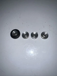4 Vintage Aurora O Scale Car Wheels, 1 Has a Tire - Picture 1 of 2