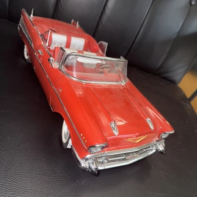 1957 Chevrolet conversível Danbury perfeito estado 1:12 como está carro inteiro faltando peças - Imagem 1 de 4