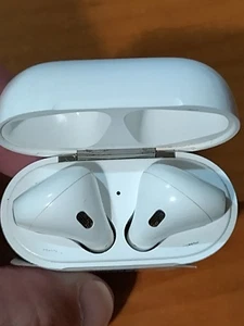 Écouteurs intra-auriculaires Apple AirPods 1ère génération avec étui de charge - Blanc - Photo 1 sur 11