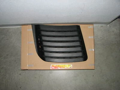 2011-2014 SILVERADO HD2500 HD3500 BLACK PASSENGER SIDE HOOD LOUVER NEW  22753693 - Image 1 of 3