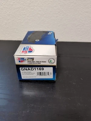 Комплект тормозных колодок Chevy/GMC/Buick/Isuzu — керамические премиум-класса, передние CARQUEST GNAD1169 - Изображение 1 из 3