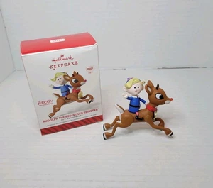 Hallmark Keepsake Rudolph la renna dal naso rosso 50° anniversario ornamento magico - Foto 1 di 15