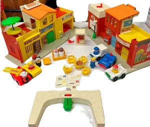 Vintage 1973 Fisher Price Little People Play Family Village #997 NEAR COMPLETE - Picture 1 of 23