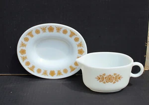 Vintage Pyrex Mariposa Oro Gravy Jarabe Barco 77B y Plato Plato 77U JUEGO - ¡Como Nuevo! - Imagen 1 de 7