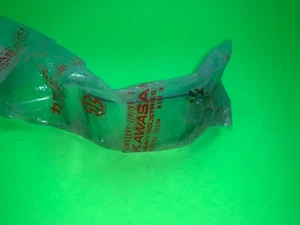 NUEVO Original FABRICANTE DE EQUIPOS ORIGINALES Kawasaki Guardabarros Frontal Braza 35009-038 (#D2) - Imagen 1 de 8