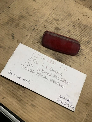 CITROEN C1 MK1 2006 1.4 DIESEL OR RIGHT SIDE REAR BUMPER REFLECTOR BRAKE LIGHT - Image 1 of 3