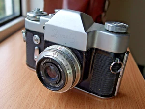 Zenit 3M 1960s 35mm SLR Camera with M39 Industar 50mm f3.5 Lens. - Picture 1 of 7