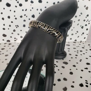 Vintage Safari Oval Black Enamel with Silver Stripes Hinged Clamp Bracelet - Bild 1 von 12