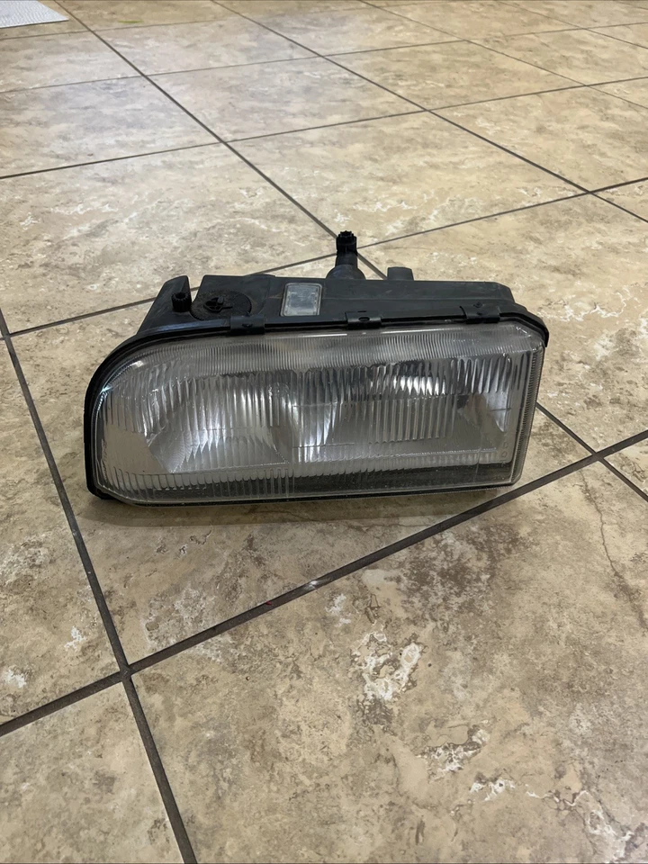 Conjunto de faros de vidrio halógeno del lado del conductor Volvo 850 1994-1997 OEM 91594127 Foto 1 de 4