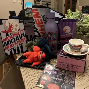 NEU Magic Delivered Lot - Harry Potter perfektes Geschenk! - Bild 1 von 11