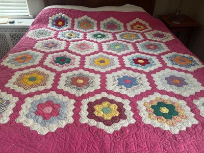 VINTAGE GRANDMOTHERS FLOWER GARDEN HAND QUILTED QUILT 66X 72” - Image 1 of 4