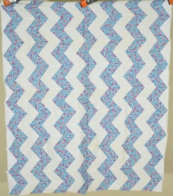 Colcha de colcha atraente vintage anos 30 azul e branco em ziguezague/listra de relâmpago! - Imagem 1 de 4