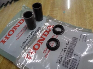 44327-VG3-B00 REAR AXLE BUSHING 42944-VE2-801 TWO EACH SHAFT SEAL GENUINE HONDA - Picture 1 of 10