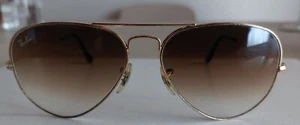 OCCHIALI DA SOLE RAY BAN AVIATOR CLASSIC-LENTI SFUMATE-MONTATURA ORO - Foto 1 di 5