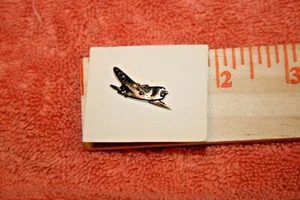 Vintage P51 US Navy Airplane Tie Tack - Imagen 1 de 3