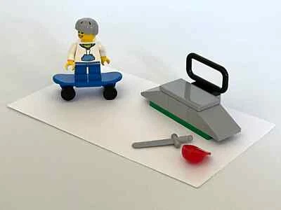 LEGO CITY mini scene 'Skate Park' 2824 (3,4)  from Advent Calendar 2010 - Image 1 of 4