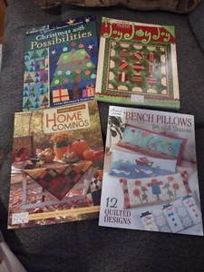 Lot Of 4 Quilting And Crafting Books 2 Debbie Mumm, Christmas And Pillows 🆕 - Picture 1 of 3