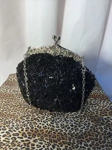 VINTAGE INSPIRIERTE CLUTCH MIT PERLEN UND PAILLETTEN, SILBERFARBENEM VERSCHLUSS UND KETTE - Bild 1 von 5