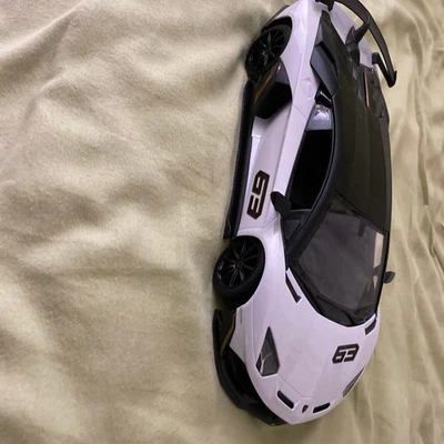 RC Lamborghini AVENTADOR SVJ - Bild 1 von 4