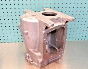 Used Aluminum Muncie 4-Speed Transmission Main Case 3851325 Mock-Up Welded Ear - Bild 1 von 21
