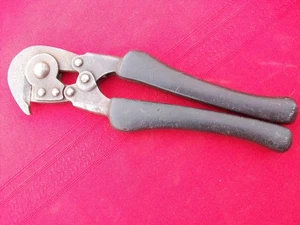 US WW2 MILITARY WIRE CUTTERS MARKED 1945 HTK - Picture 1 of 8
