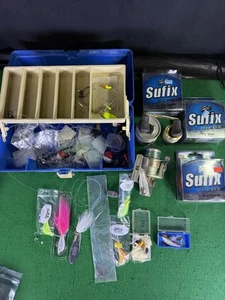 Großes Angelgeräte Set - Köder, S&S Bucktails, Schnur, Daiwa Rolle, Haken, Box - Bild 1 von 20