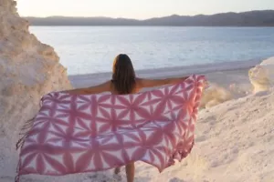 Toalla de playa Tie Dye rosa - Imagen 1 de 12