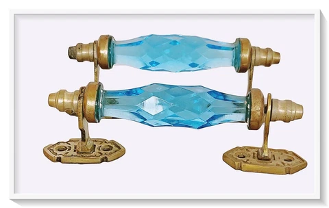 2 PCS VNTG LOOK BRASS VICTORIAN  BLUE CUT GLASS PULL PUSH DOOR DRAWER HANDLE 4" Cover