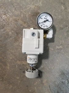 SMC IR2000-02-C PRECISION REGULATOR WITH GAUGE B190 - Picture 1 of 1