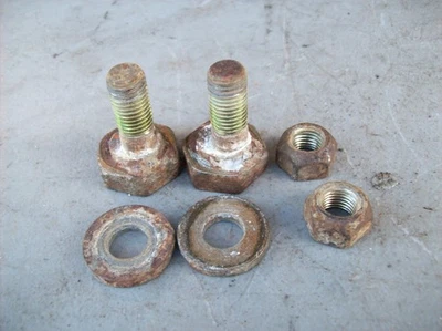 Porsche 944 Turbo Pernos excéntricos Placa de resorte trasero Alineación Ajuste de inclinación Foto 1 de 4