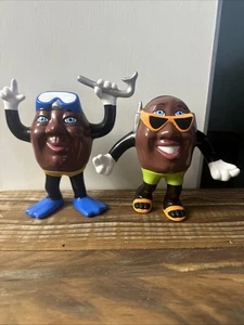 RARE VINTAGE California Raisins Ceramic Figures Set of 2 Beach Pool Themed - Picture 1 of 7