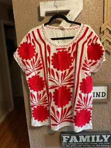 Layerz Clothing Brand White Short Sleeve Top Red Embroidered Flowers Women’s XL - Picture 1 of 2