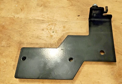 CARRETILLA ELEVADORA TOYOTA 58104-UNNBE-71 ALARMA INTELIGENTE/LUZ AZUL SOPORTE TRASERO CONJUNTO MODELO 8F Foto 1 de 3