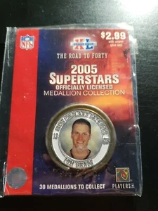 TOM BRADY COIN 2005 SUPERSTARS MEDAGLIONE COLLEZIONE SUPER BOWL NUOVO IN CONFEZIONE  - Foto 1 di 4
