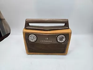 Vintage motorola 5P22S portable tube radio sold as is - Picture 1 of 5